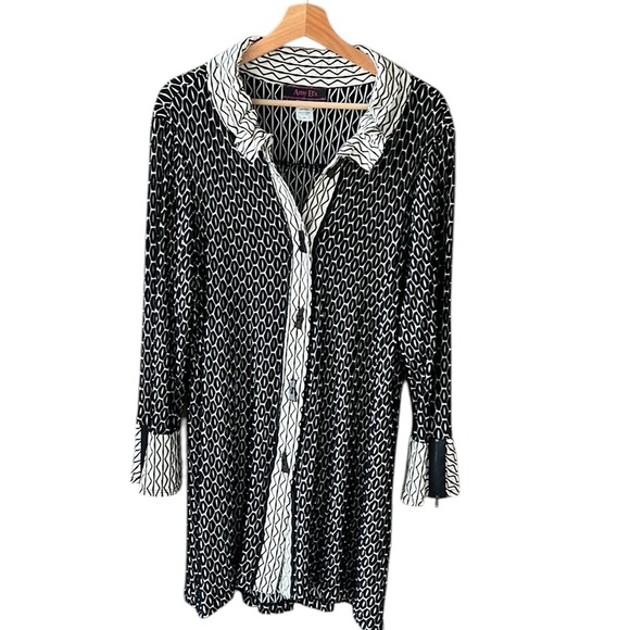 Amy B’s 2XL Black Cream Geo Textured Bell Sleeve Art to Wear Tunic Top - Picture 1 of 11